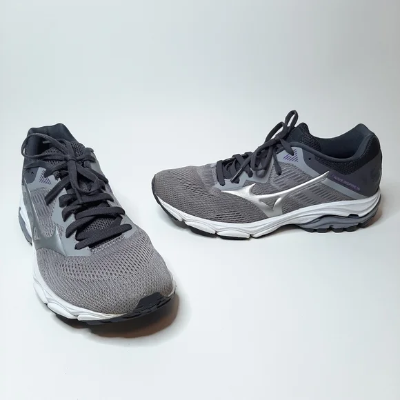 Mizuno Women's Wave Inspire 16 Running Shoes Gray Purple Silver Size